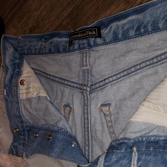 Abercrombie & Fitch High Rise Short Shorts 😍😍😍 - Picture 4 of 10